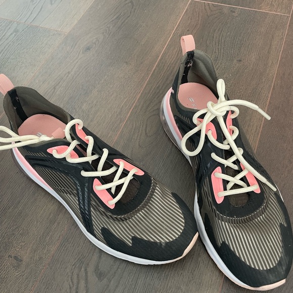 Fabletics Runners - Picture 2 of 3